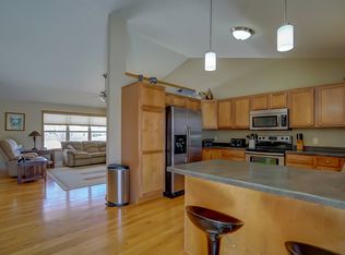 1322 Crossing Ridge Trl, Sun Prairie, WI 53590