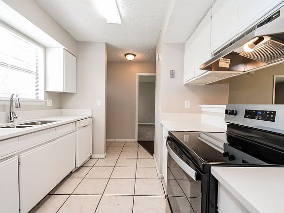 5th image of 10716 Meadowlea Cir W
