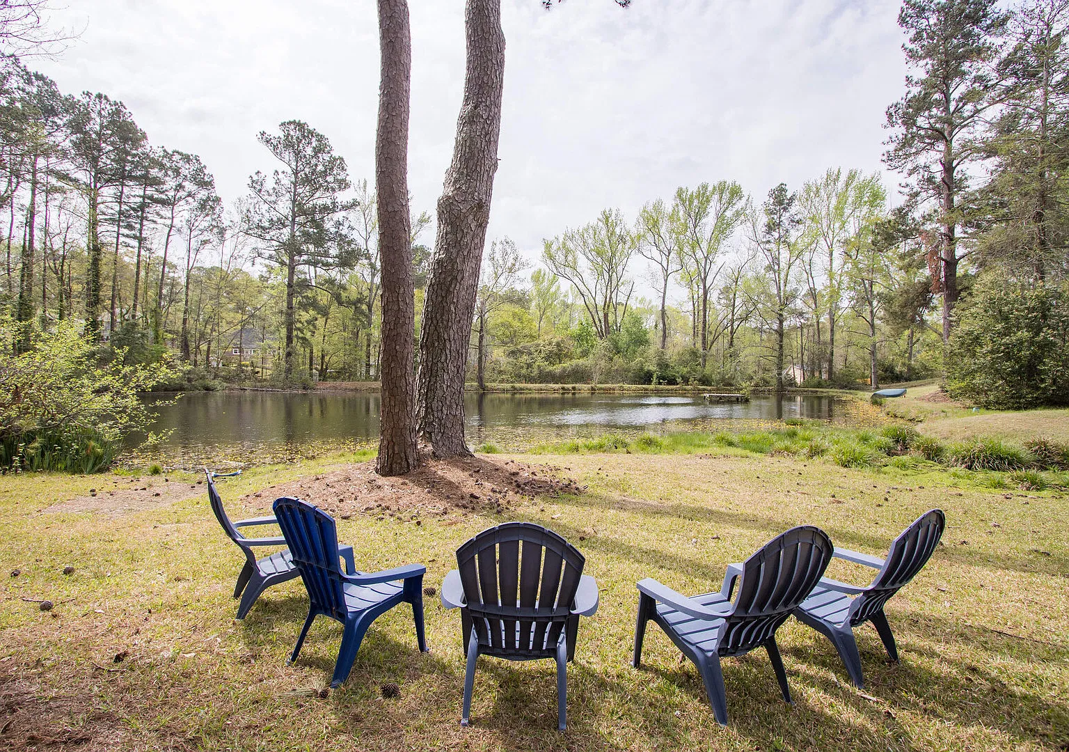 7-Acre Estate with Pond and Game Room — Photo 1