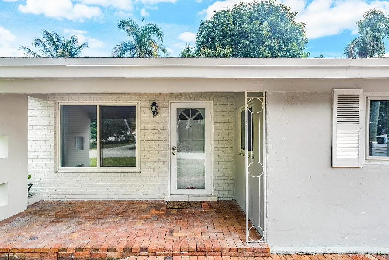 3 bed, 2.0 bath, 1418 sqft, $3,600 — Photo 4