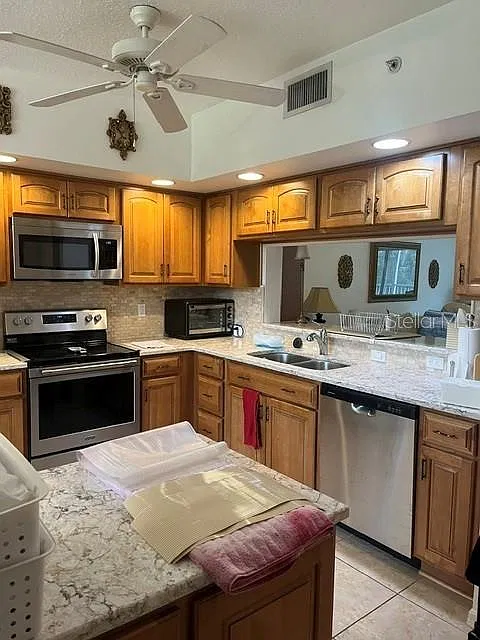 2 bed, 2.0 bath, 1324 sqft, $2,200 — Photo 3