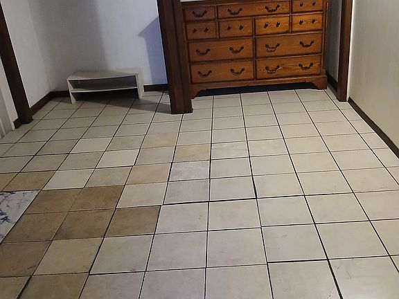 5th image of 401 Auburn Dr APT 1