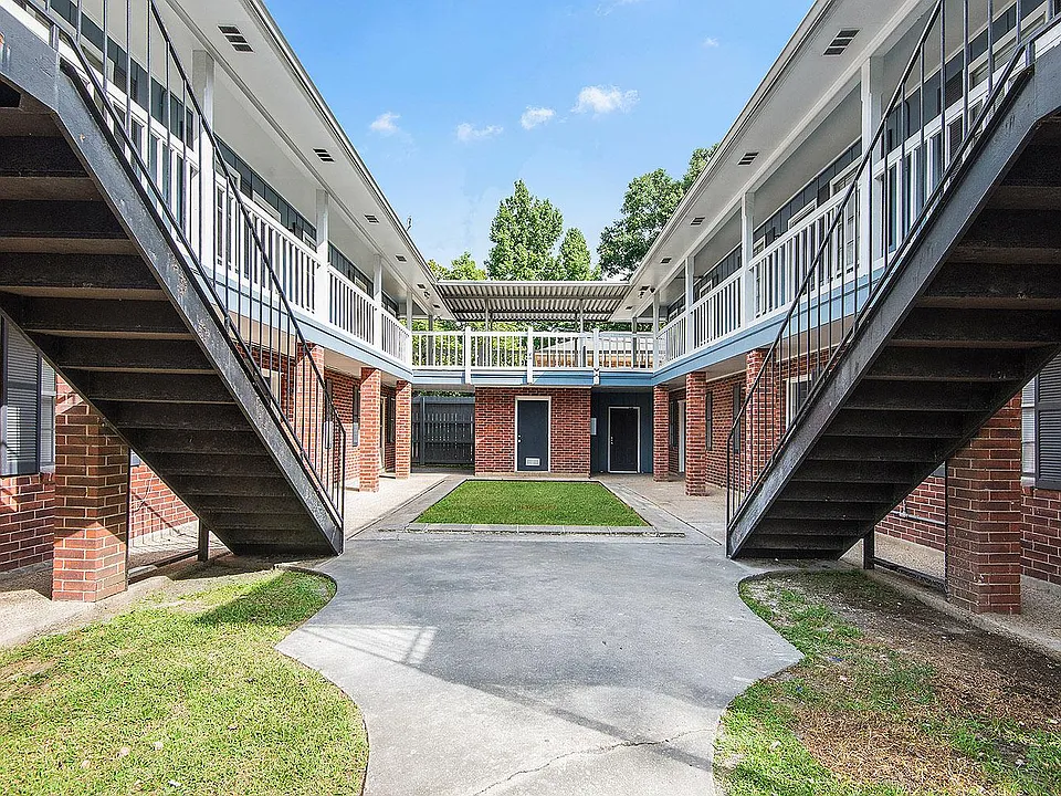 242 Edison St #7