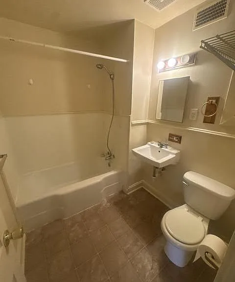 529 E Main St #7 — Photo 8