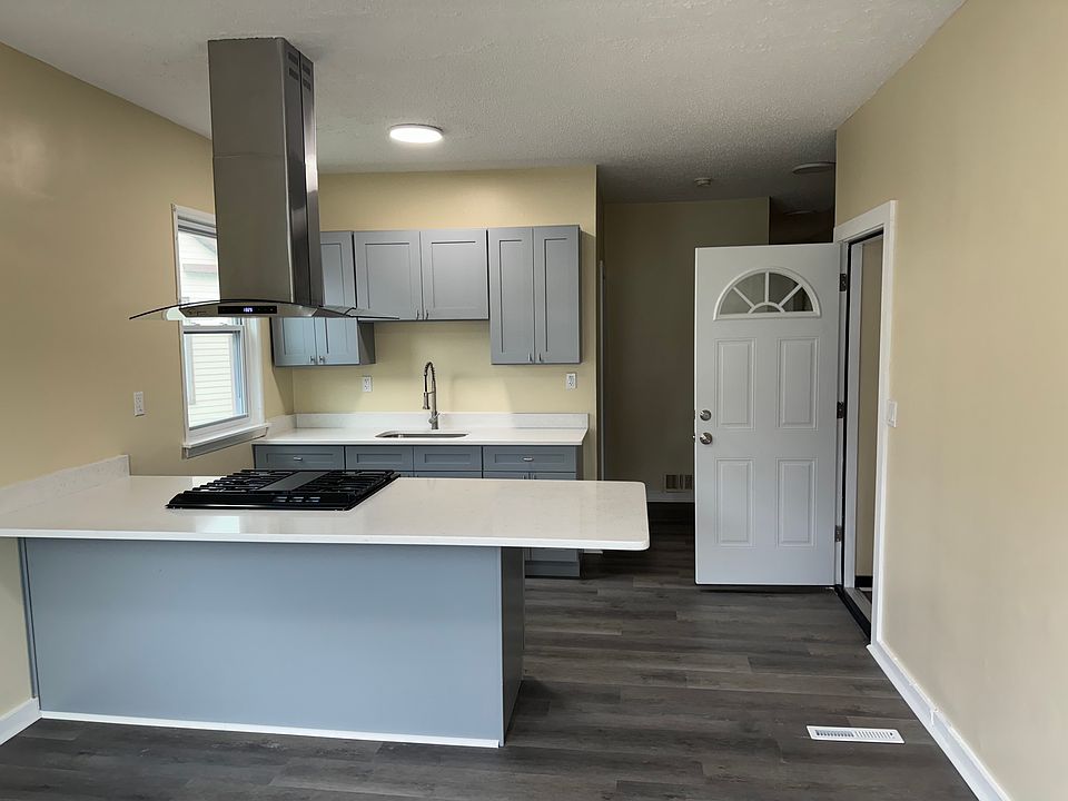 1st image of 13 Lines St Unit 2