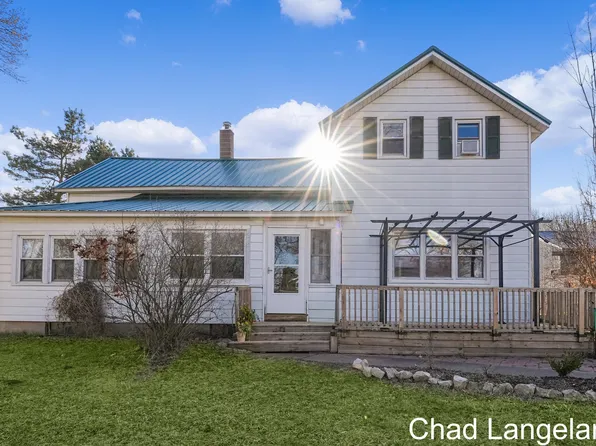 13869 Pine Lake Ave NE, Cedar Springs, MI 49319