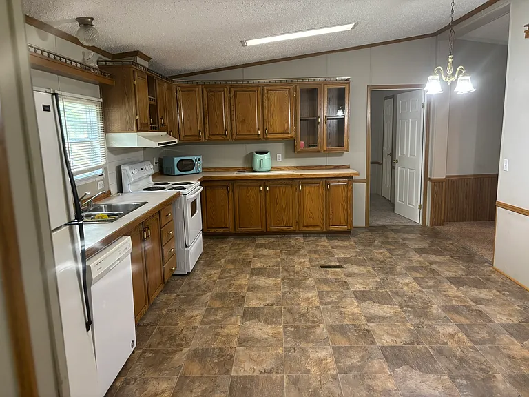 111 Jackson Rd — Photo 3