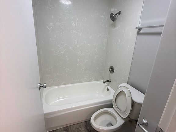 3rd image of 2847 Waialae Ave