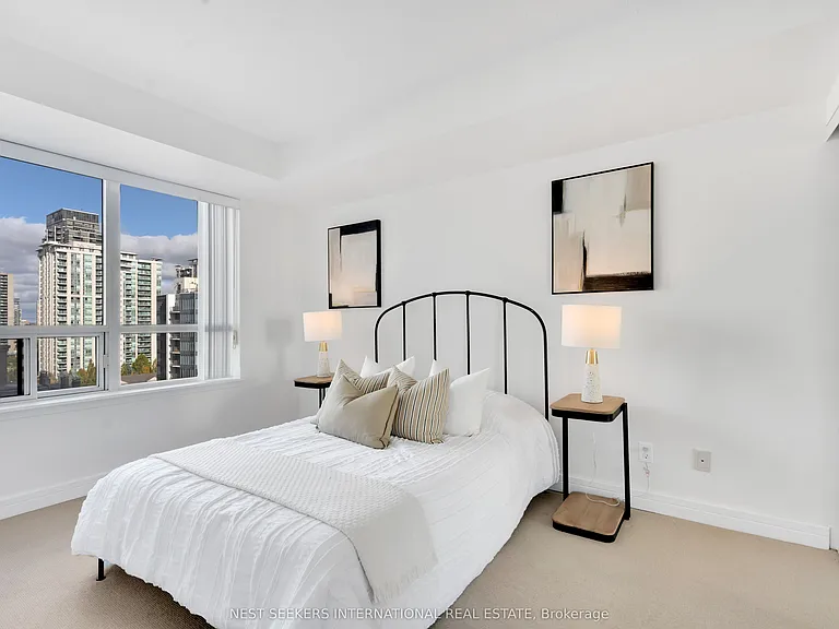 16 Harrison Garden Blvd #1011 — Photo 9