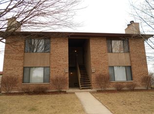 1040 Manchester Ct, South Elgin, IL 60177