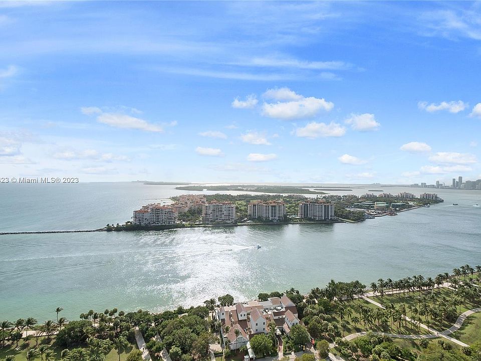 1st image of 100 S Pointe Dr APT 2902