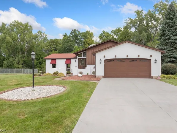 2631 Robinhood Dr, Lorain, OH 44053