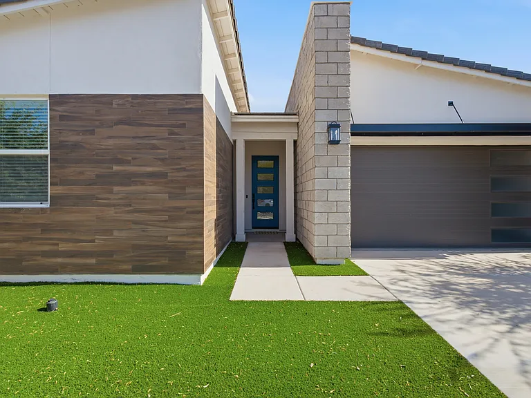 10051 E Talon Ave — Photo 2