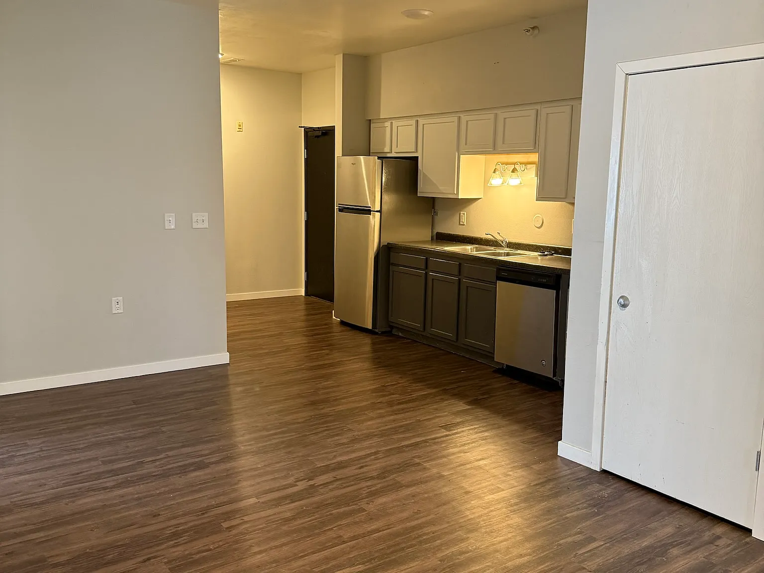 5 bed, $3,065 — Photo 4