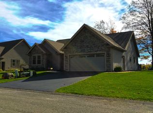 1150 Preserve Blvd, Poland, OH 44514