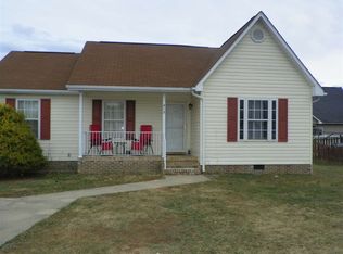 212 Chantilly Dr, Waynesboro, VA 22980