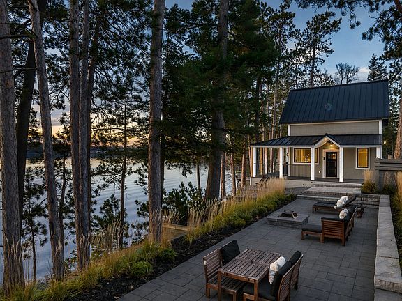 2nd image of 605 Chemin Lakeside Bay