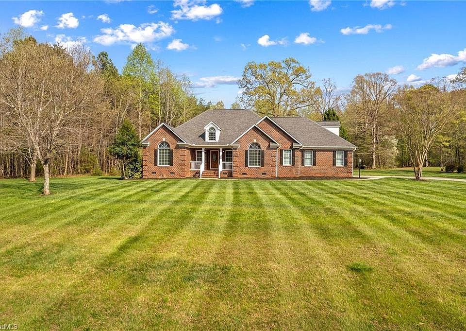 1st image of 480 Adrian Rd