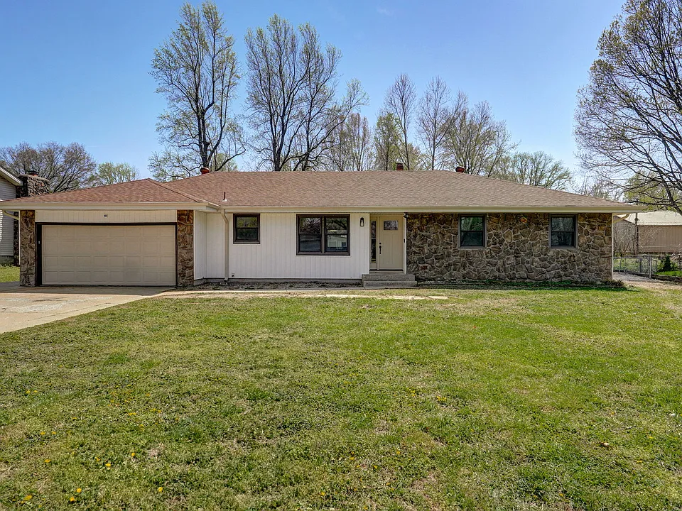 2558 W Village Ln