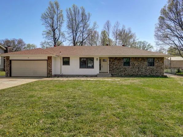 2558 W Village Ln, Springfield, MO 65807