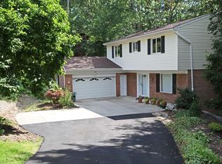 8612 W Barkhurst Dr, Pittsburgh, PA