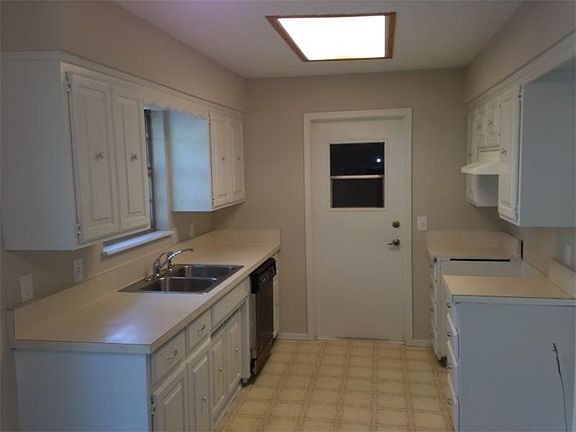 3rd image of 2603 E Fairview Ln
