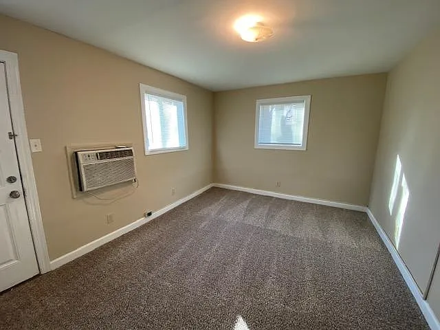 1095 Hutton St — Photo 2