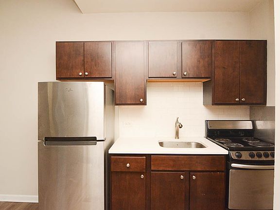 2nd image of 1627 N Humboldt Blvd #E2