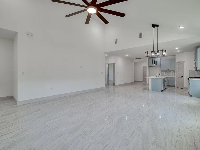 202 Washington St — Photo 12