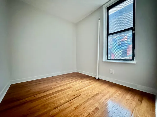 2476 Arthur Avenue image 3 of 6