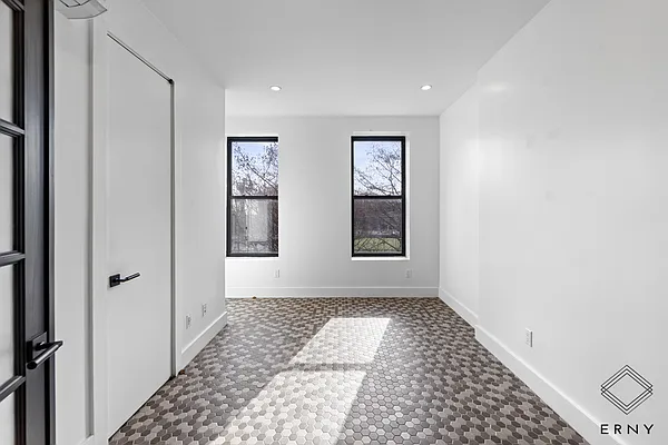 Rented by ERNY LLC | media 7