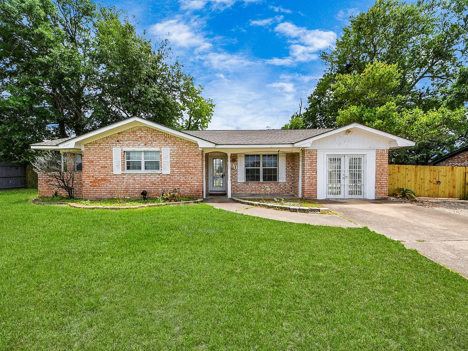 3 bed, 3.0 bath, 2094 sqft, $1,850 — Photo 2