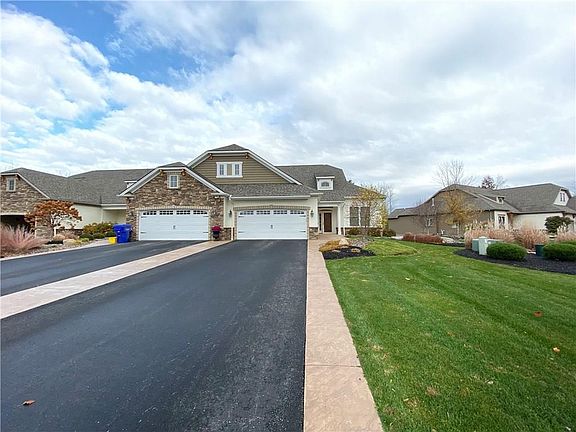 2nd image of 26 Aviamore Dr