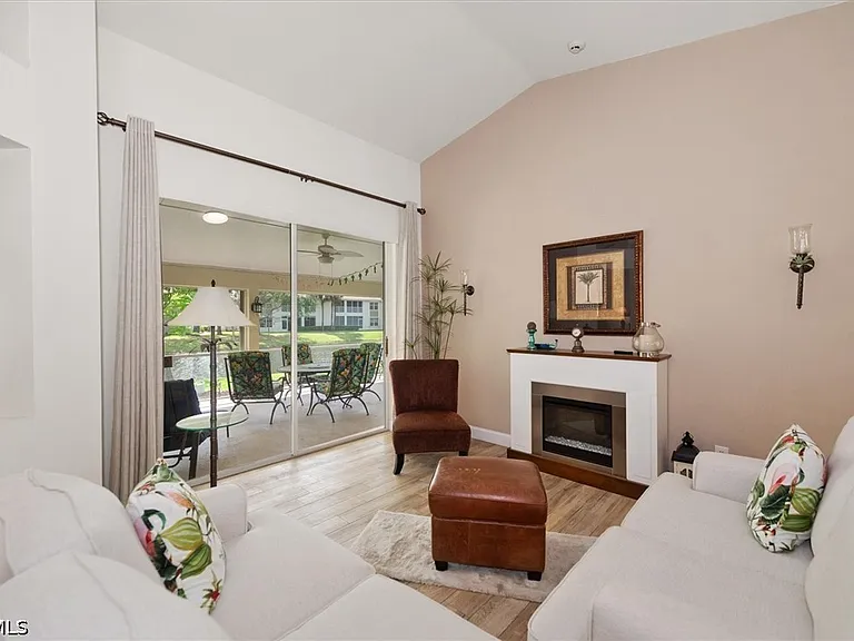 9241 Bramble Ct — Photo 10