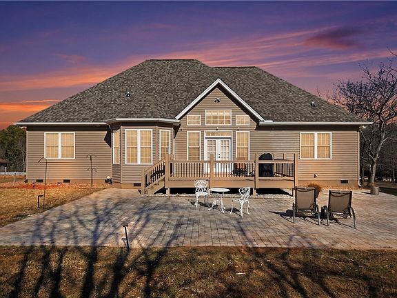 3rd image of 516 Serria Way
