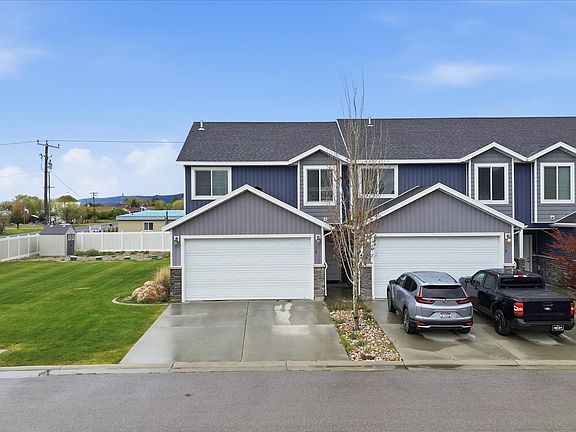 3rd image of 10 Cedar Ln