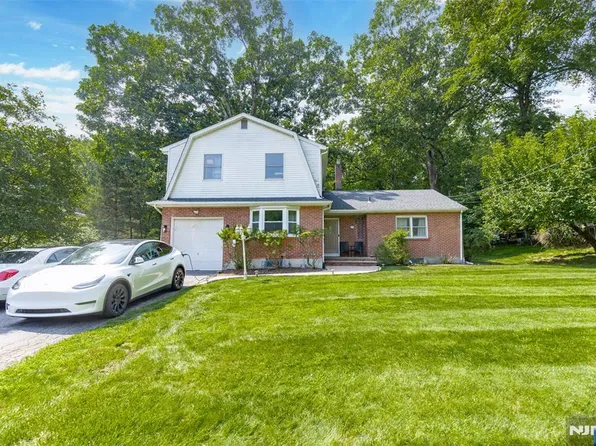 34 Andrew Ave, Oakland, NJ 07436