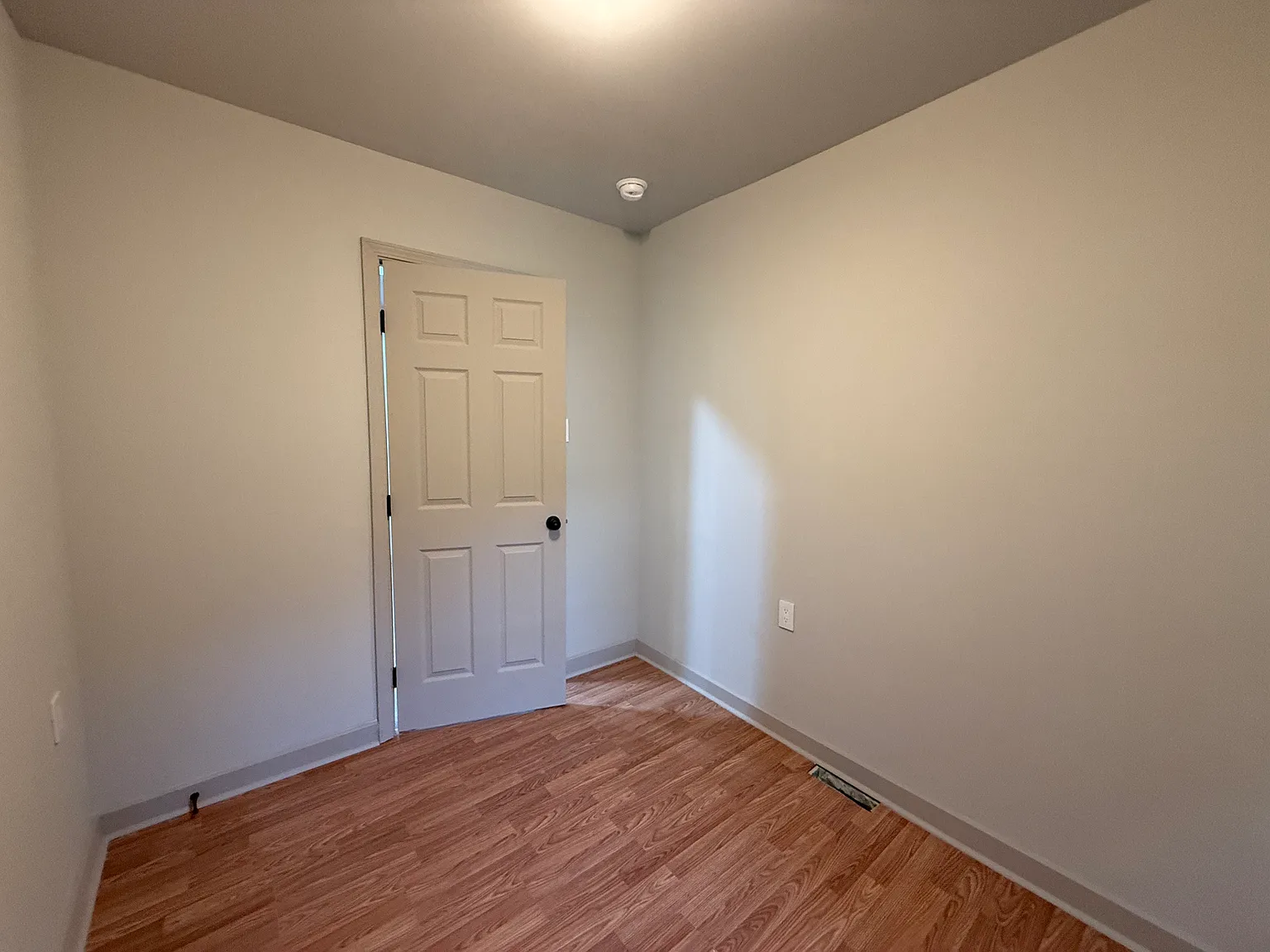 238 N George St — Photo 2
