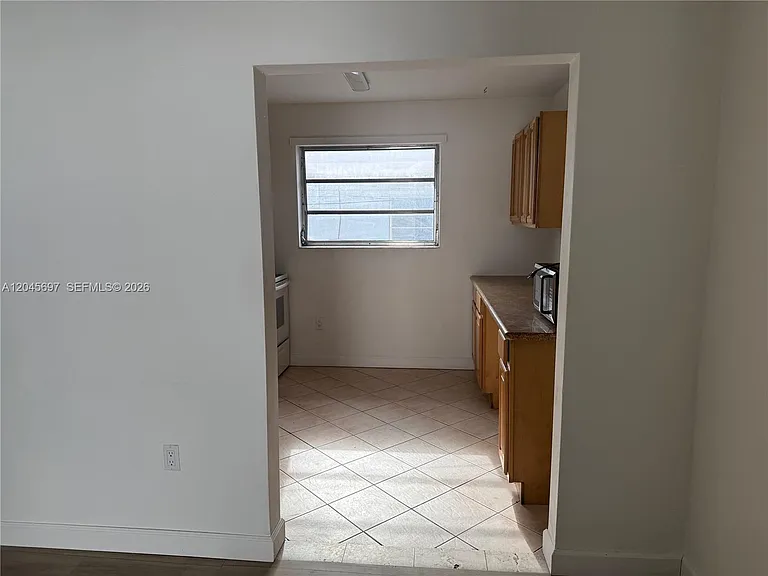 767 SW 9th St #202 — Photo 7