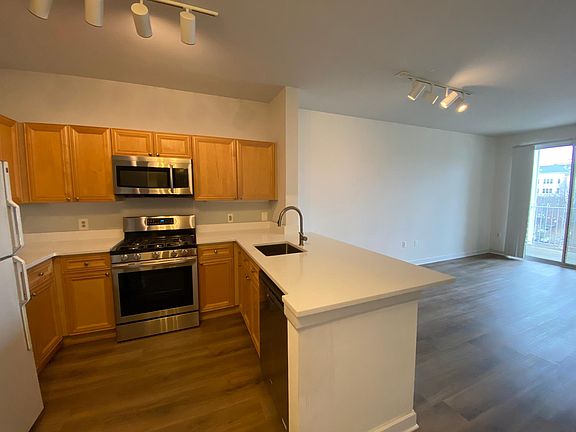 2nd image of 1645 International Dr Unit 321