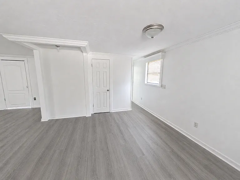 18550 SE 24th Pl — Photo 3