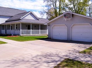 211 W 10th St, Evart, MI