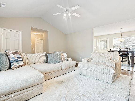 4th image of 816 Plainfield Court