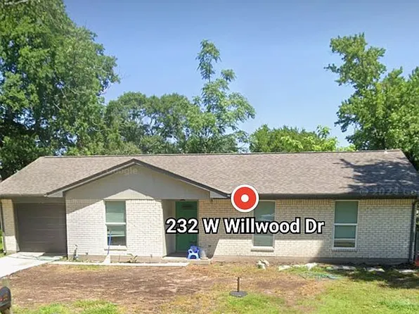 232 W Willwood Dr, Willis, TX 77378