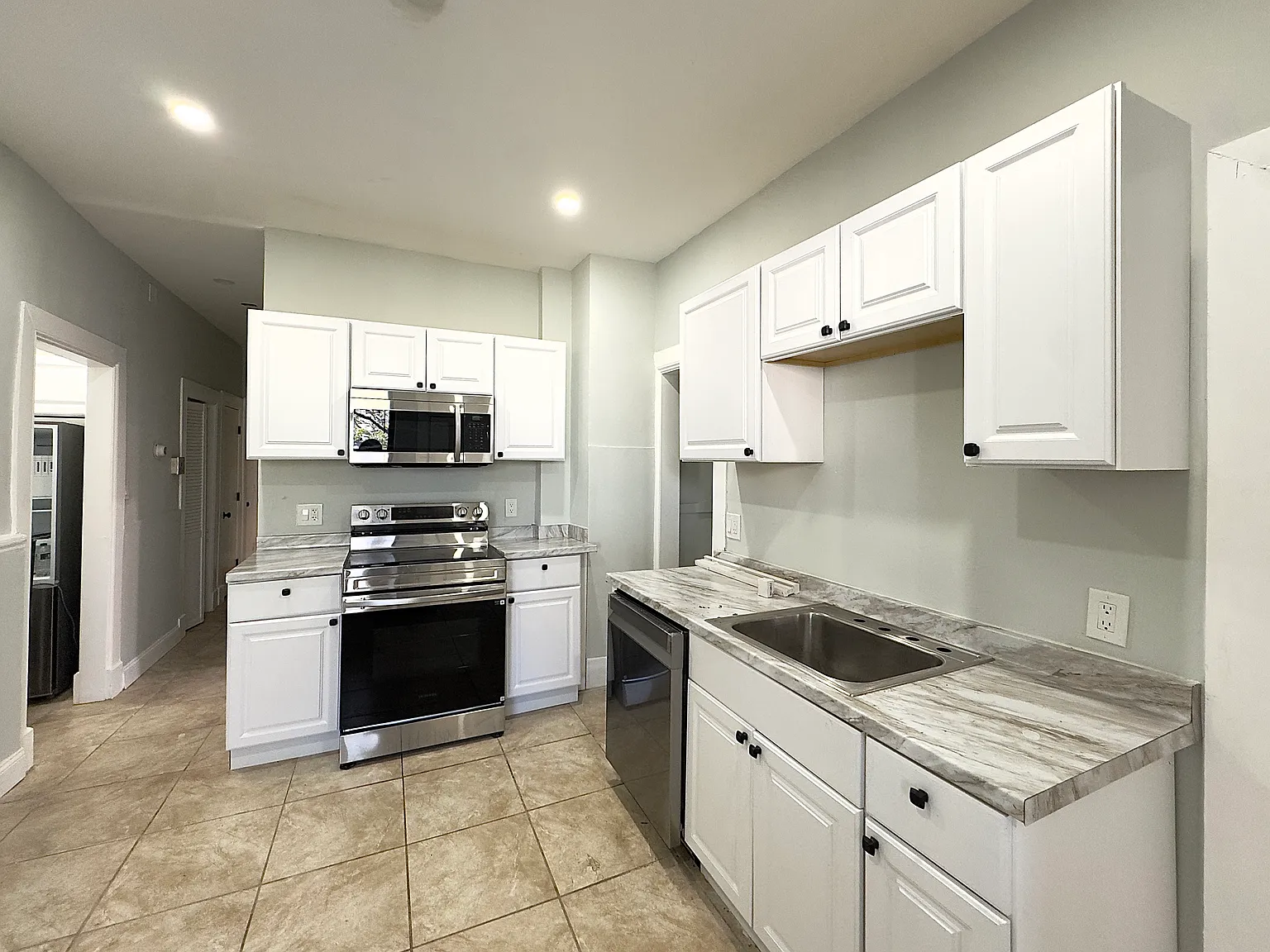 4 bed, 1700 sqft, $4,200 — Photo 1