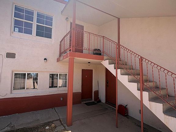 3rd image of 502 E Green Ave
