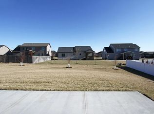 9332 Del Rio Dr, Lincoln, NE 68516