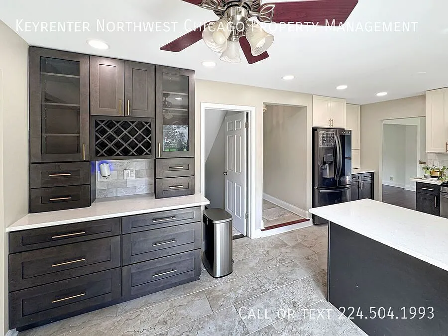 Beautifully remodeled 4 Bedroom in popular Evergreen Subdivision — Photo 4