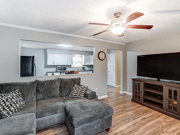 3rd image of 17 Lakeview Dr