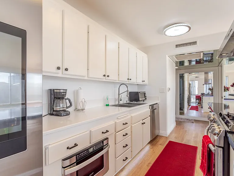 800 W 1st St #1105 — Photo 21